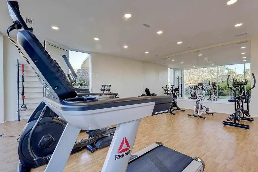 Edge Luxury Beachfront 3Br, 3 Pools, Spa, Gym Estepona 0*,  Španělsko
