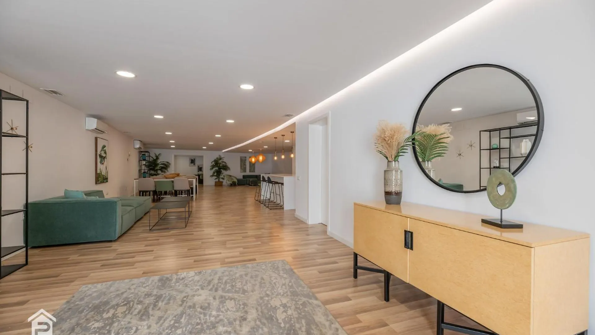 Edge Luxury Beachfront 3Br, 3 Pools, Spa, Gym Estepona 0*,  Španělsko