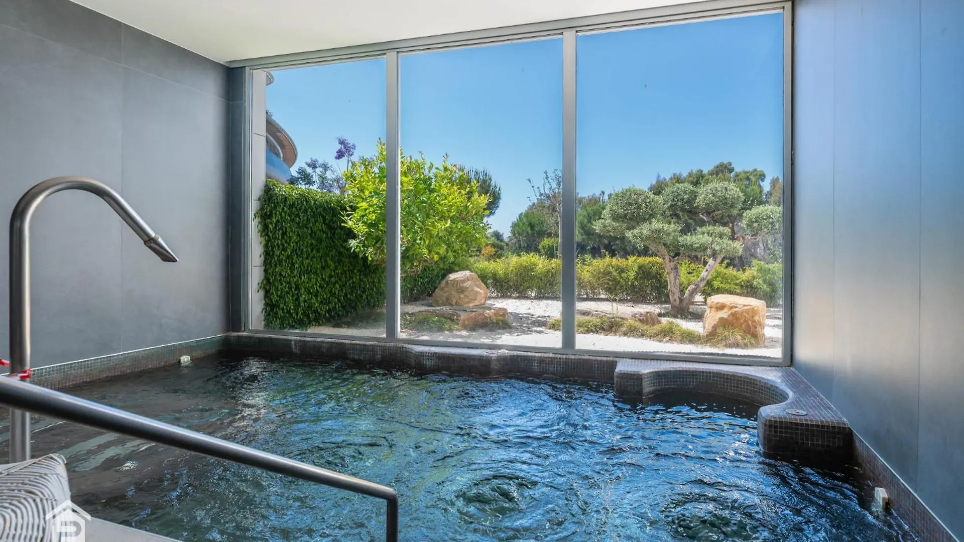 Apartmán Edge Luxury Beachfront 3Br, 3 Pools, Spa, Gym Estepona Španělsko
