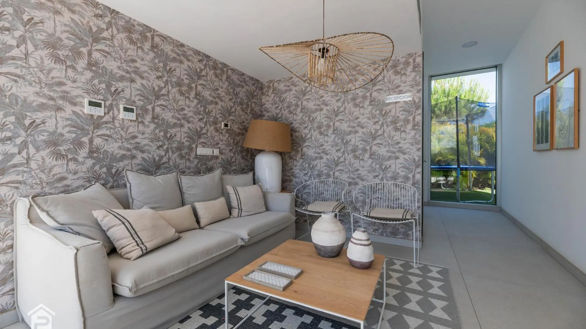 Edge Luxury Beachfront 3Br, 3 Pools, Spa, Gym Estepona 0*,  Španělsko
