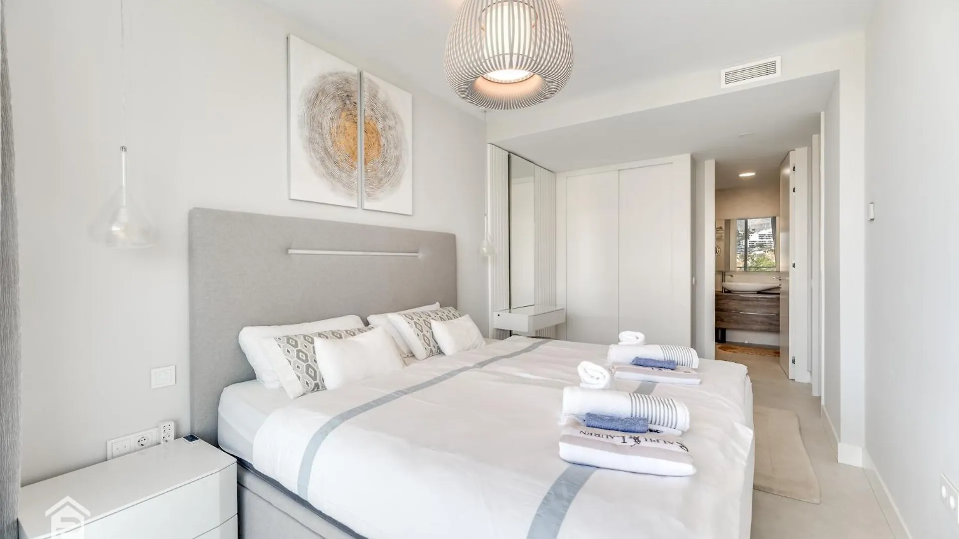 Edge Luxury Beachfront 3Br, 3 Pools, Spa, Gym Estepona Spain